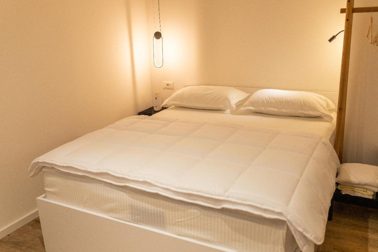 Blloku Studio Apartament Тирана Экстерьер фото